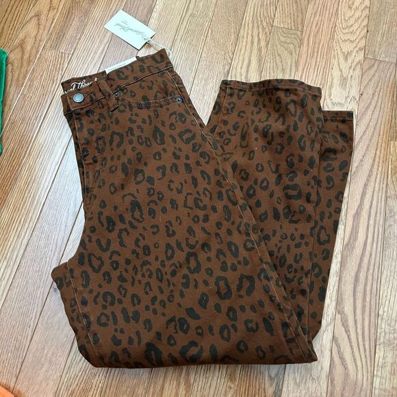 Women’s Universal Thread Animal Print Leopard Print Denim Jeans NWT - Picture 1 of 3